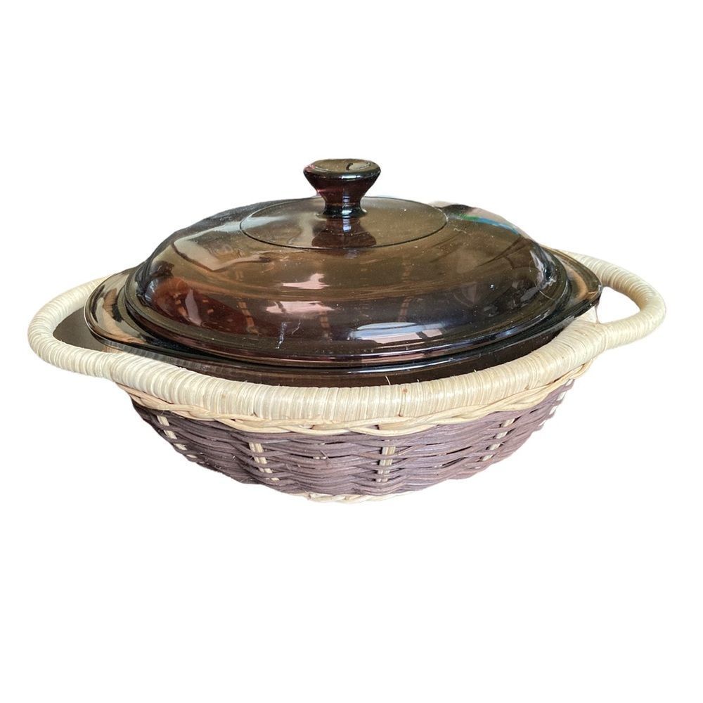 Pyrex 1.5 L Purple Lidded Casserole Bake Dish Wicker Basket Cozy - Picture 2 of 9